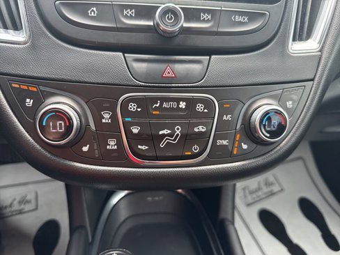 Used 2017 Chevrolet Malibu Premier w/ Driver Confidence Package image 26
