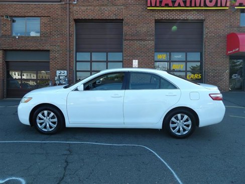 Used 2009 Toyota Camry LE image 2