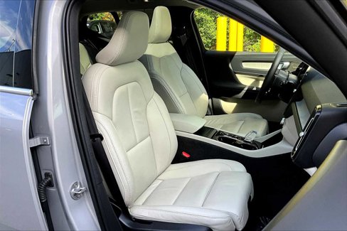 Used 2024 Volvo XC40 B5 Plus w/ Protection Package Premier image 7
