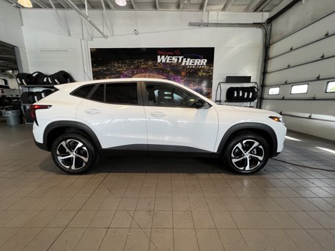 Used 2024 Chevrolet Trax RS w/ Driver Confidence Package image 11