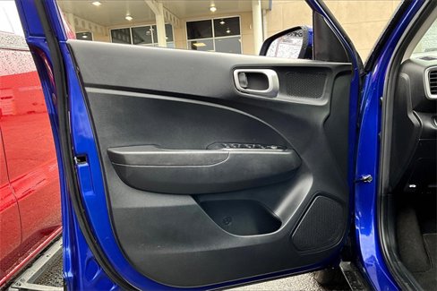Used 2022 Hyundai Venue SEL image 16