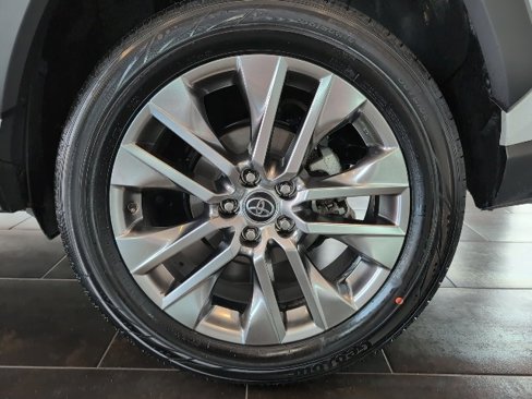 Used 2020 Toyota RAV4 XLE Premium image 10