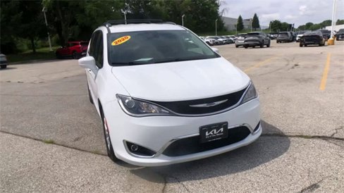 Used 2020 Chrysler Pacifica Touring-L image 5
