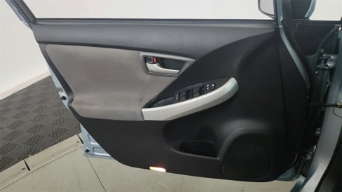 Used 2013 Toyota Prius Plug-In Hybrid image 27