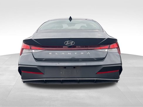 Used 2024 Hyundai Elantra SEL image 6