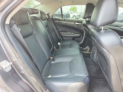 Used 2017 Chrysler 300 C image 16