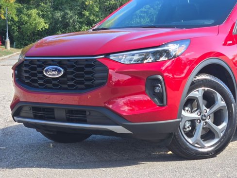 Used 2025 Ford Escape ST-Line Select image 2