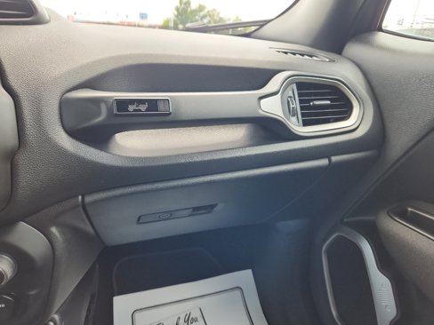 Used 2021 Jeep Renegade Latitude image 22