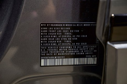 Used 2020 Volkswagen Tiguan SE R-Line image 43