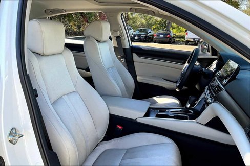 Used 2018 Honda Accord EX image 8