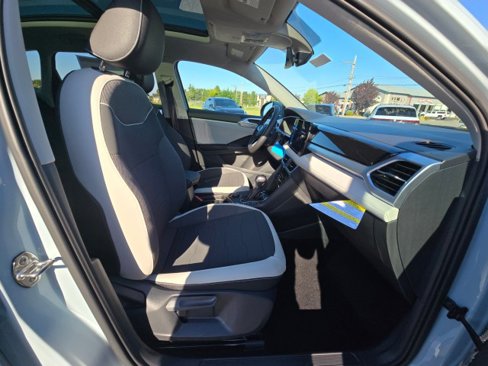 New 2025 Volkswagen Taos SE image 11