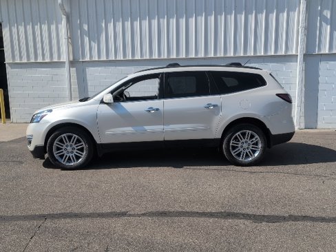 Used 2015 Chevrolet Traverse LT w/ Style and Technology Package image 3