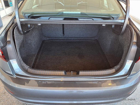 Used 2021 Volkswagen Jetta SE image 4