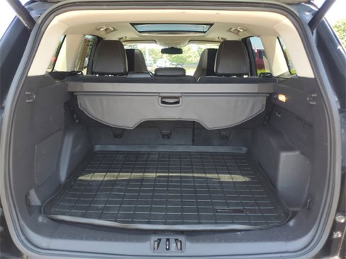 Used 2017 Ford Escape Titanium image 9