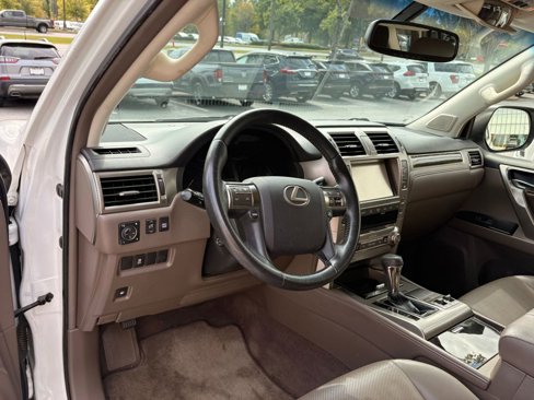 Used 2017 Lexus GX 460 image 4