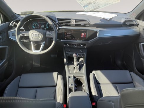 New 2025 Audi Q3 2.0T Premium image 10