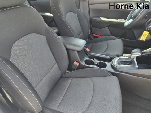 Used 2023 Kia Forte LXS image 9