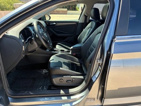 Used 2020 Volkswagen Jetta SEL Premium image 11