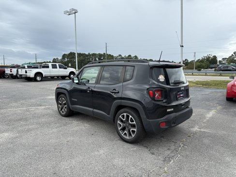 Used 2018 Jeep Renegade Latitude w/ Popular Equipment Group image 6