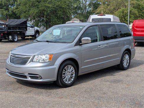 Used 2015 Chrysler Town & Country Touring-L w/ Driver Convenience Group image 1