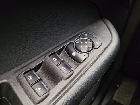 Used 2017 Ford Edge SE image 27