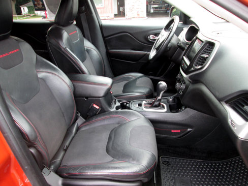 Used 2016 Jeep Cherokee Trailhawk w/ Comfort/Convenience Group image 4