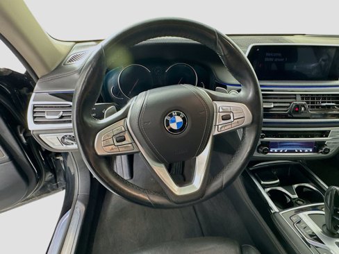 Used 2019 BMW 740i w/ Executive Package image 11