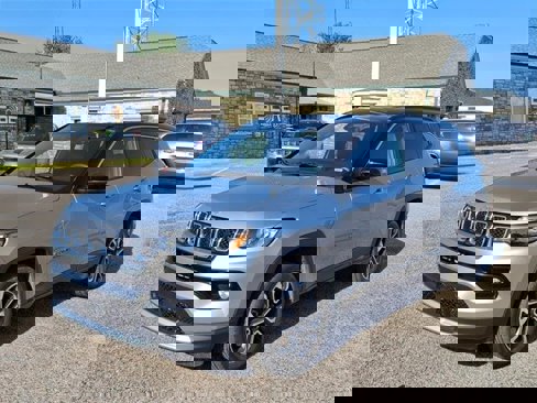 Used 2024 Jeep Compass Limited image 1