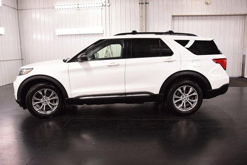 Used 2022 Ford Explorer XLT w/ Equipment Group 202A image 4