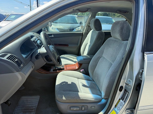 Used 2004 Toyota Camry XLE image 10