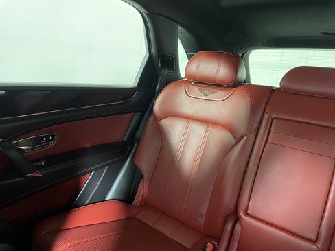 Used 2019 Bentley Bentayga image 13