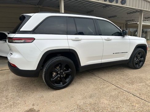 Used 2023 Jeep Grand Cherokee Limited w/ Black Appearance Package image 3