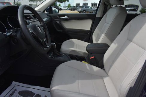 Used 2021 Volkswagen Tiguan SE image 14
