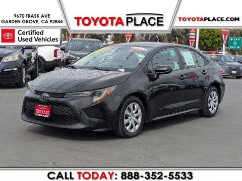 Certified 2022 Toyota Corolla LE image 1