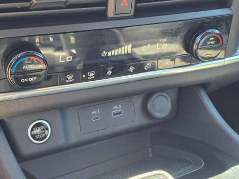 Used 2023 Nissan Rogue SV image 27