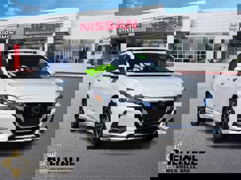 Used 2021 Nissan Sentra SV image 1