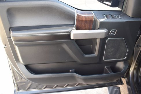Used 2016 Ford F150 Platinum w/ Equipment Group 701A Luxury image 8