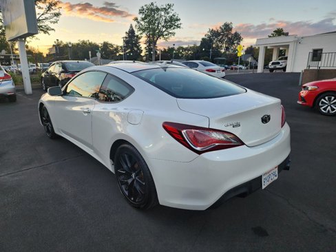 Used 2013 Hyundai Genesis 2.0T image 3
