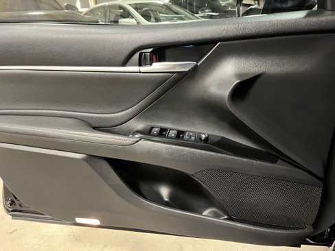 Used 2018 Toyota Camry XSE image 18