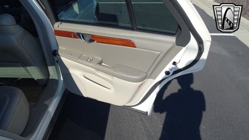 Used 2002 Cadillac De Ville w/ Comfort/Convenience Pkg image 27