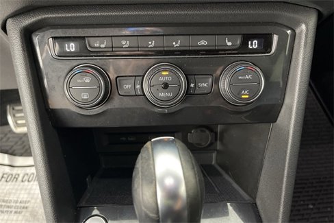 Used 2021 Volkswagen Tiguan SEL Premium R-Line image 40