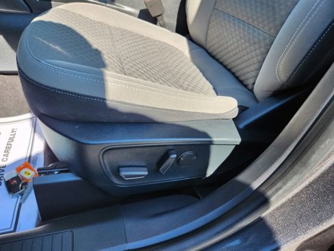 Used 2020 Ford Escape SE image 25