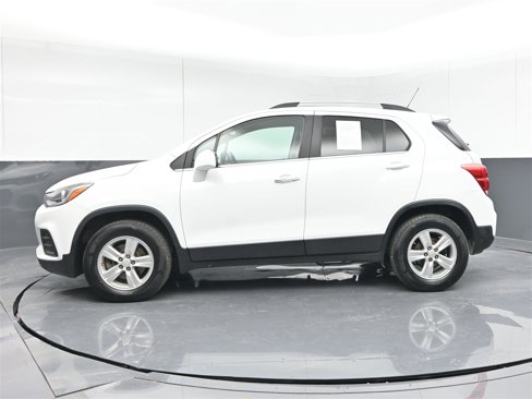 Used 2017 Chevrolet Trax LT w/ Sun & Sound Package image 8