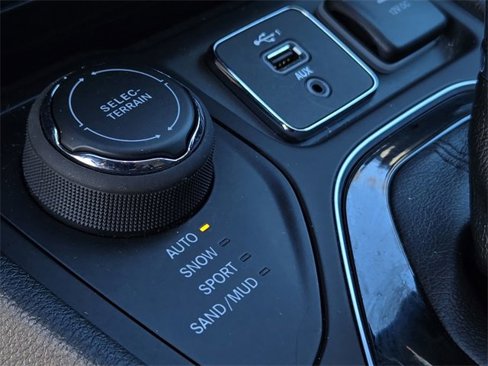 Used 2021 Jeep Cherokee Latitude Plus image 30