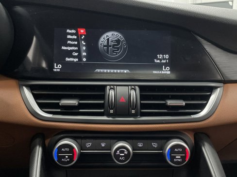 Used 2018 Alfa Romeo Giulia AWD image 7
