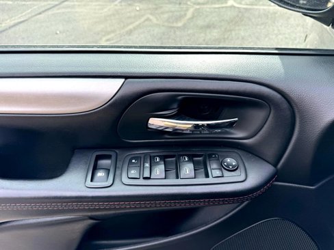 Used 2019 Dodge Grand Caravan GT image 13