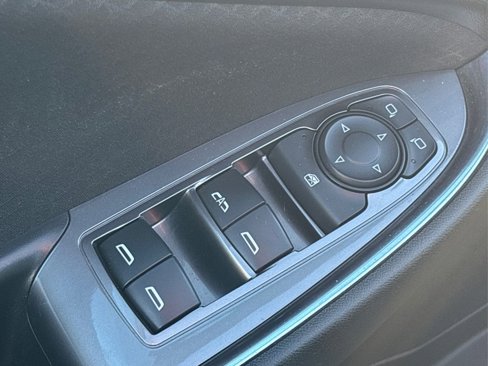 Used 2017 Chevrolet Malibu LT image 31