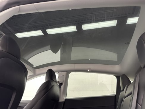 Used 2021 Tesla Model Y Long Range image 36