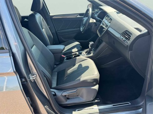 Certified 2022 Volkswagen Tiguan SE R-Line image 42