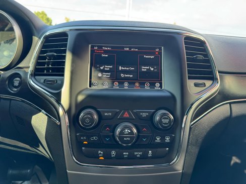 Used 2018 Jeep Grand Cherokee Limited image 16